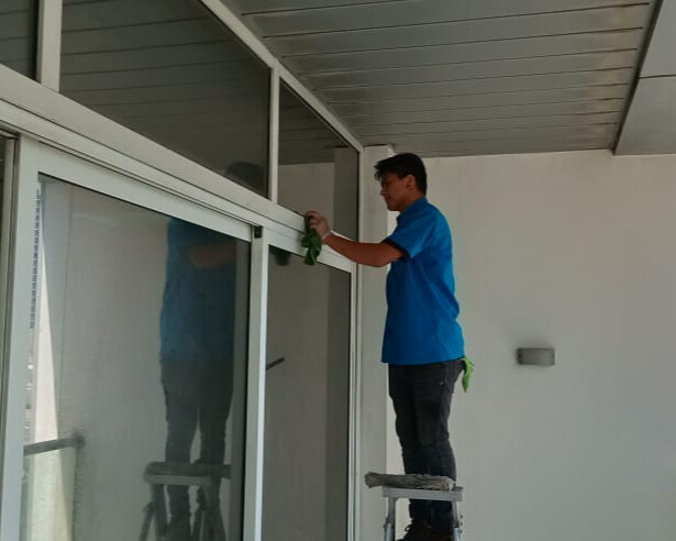 Dubai marina balcony glass cleaning